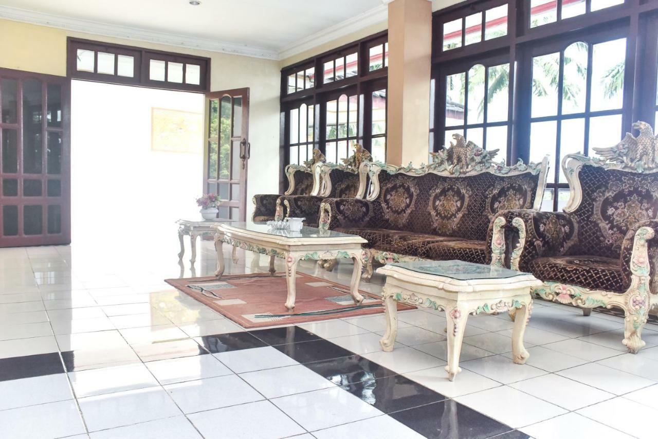 Reddoorz Plus @ Tirta Kencana Hotel Ambon Exteriör bild