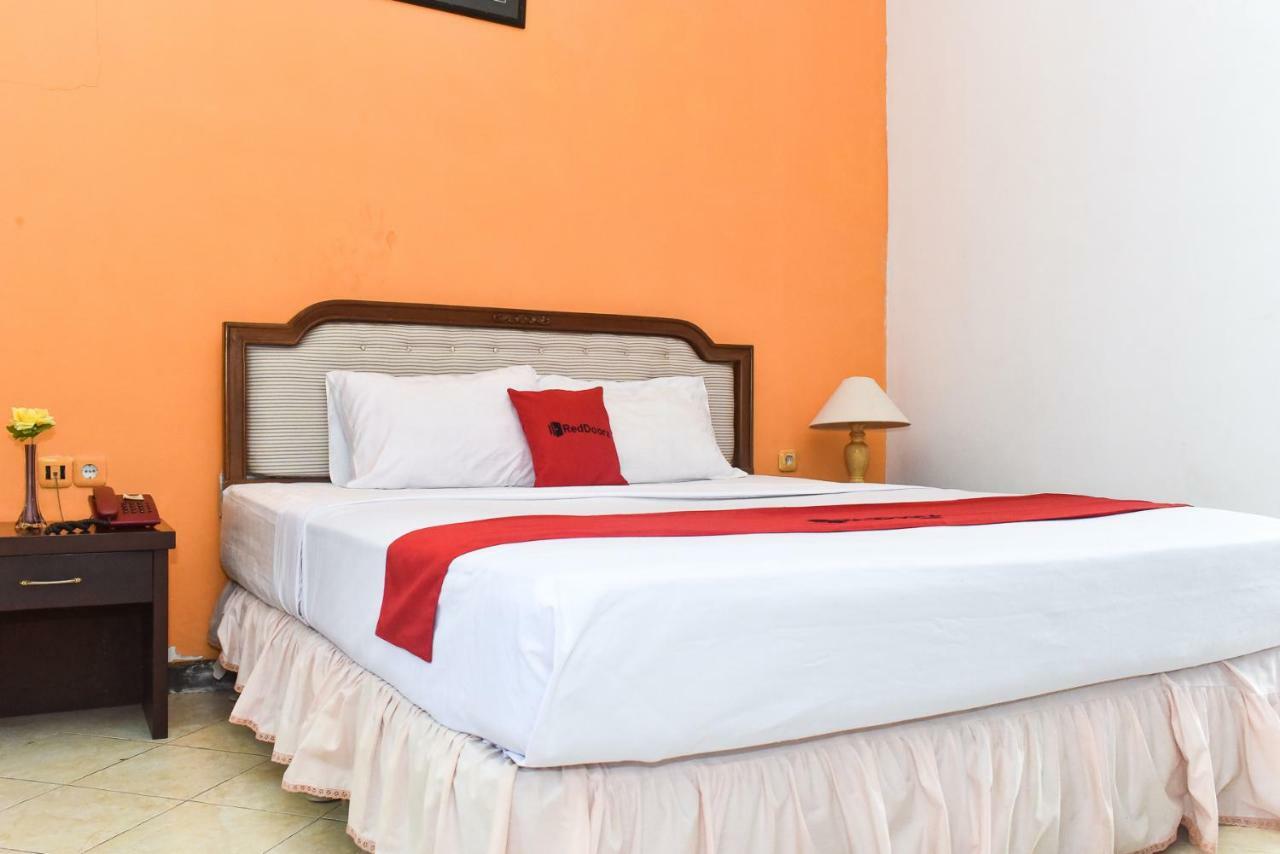 Reddoorz Plus @ Tirta Kencana Hotel Ambon Exteriör bild
